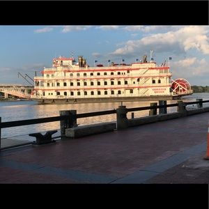 Meet your Posher, Aja'